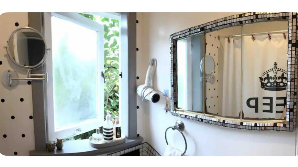 Double Bed Guest Room Hamilton Ngoại thất bức ảnh
